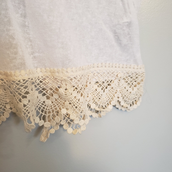 ⭐G21 White Sheer Cream Lace Open Back Top Size Medium - Picture 2 of 7